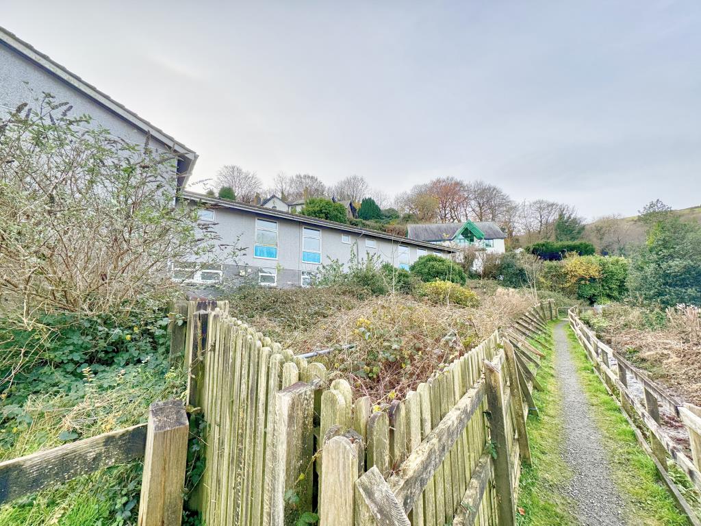 Lot: 86 - EX-RETIREMENT COMPLEX WITH APPROVED PLANNING PERMISSION - Side angle to the property